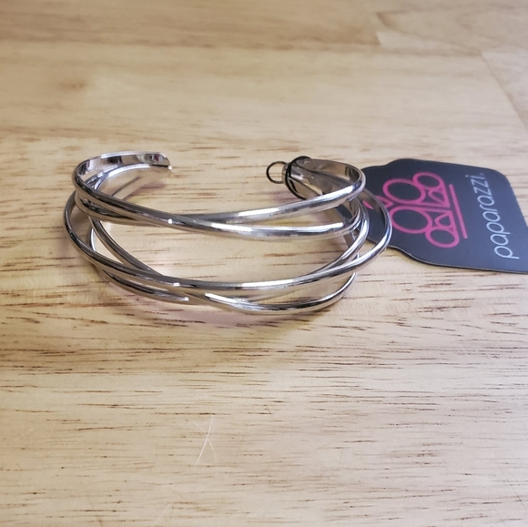 Paparazzi Modest Goddess Cuff Bracelet - Picture 1 of 1